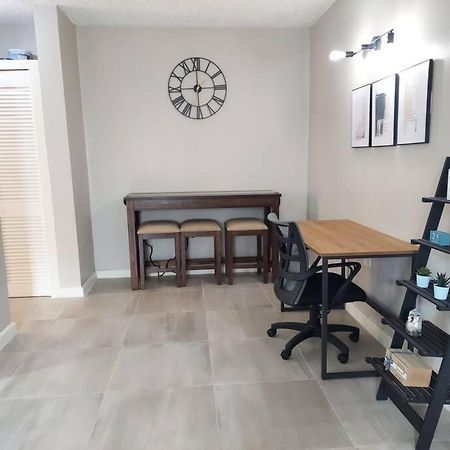 Modern Apartment At The Worthington キングストン エクステリア 写真