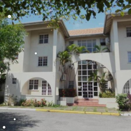 Modern Apartment At The Worthington キングストン エクステリア 写真