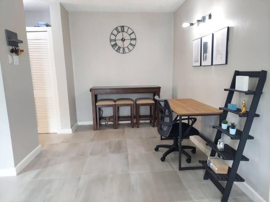 Modern Apartment At The Worthington キングストン エクステリア 写真