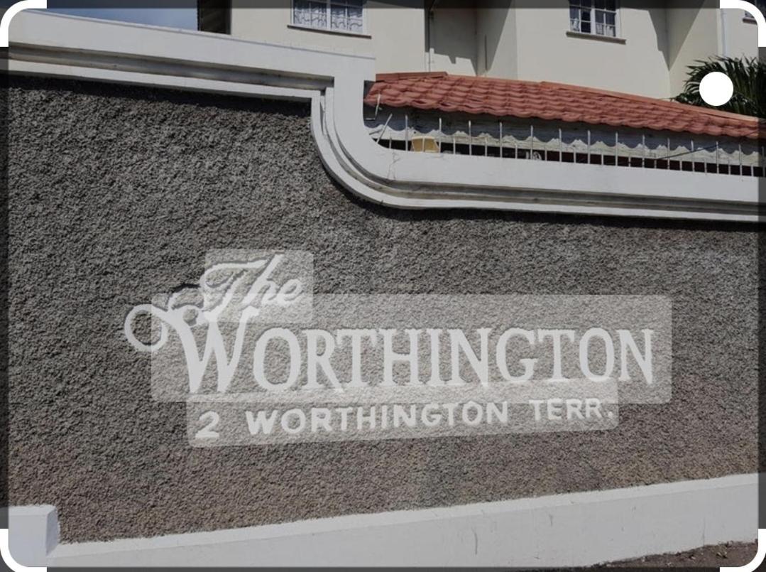Modern Apartment At The Worthington キングストン エクステリア 写真